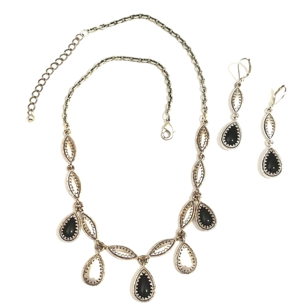 VINTAGE SILVER-TONE AND BLACK GLASS 16 -18" NECKLACE & LEVERBACK 2" EARRINGS SET - Picture 4 of 10